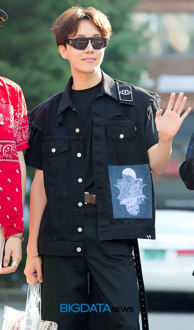방탄소년단 제이홉, 뮤직뱅크 출근길 현장