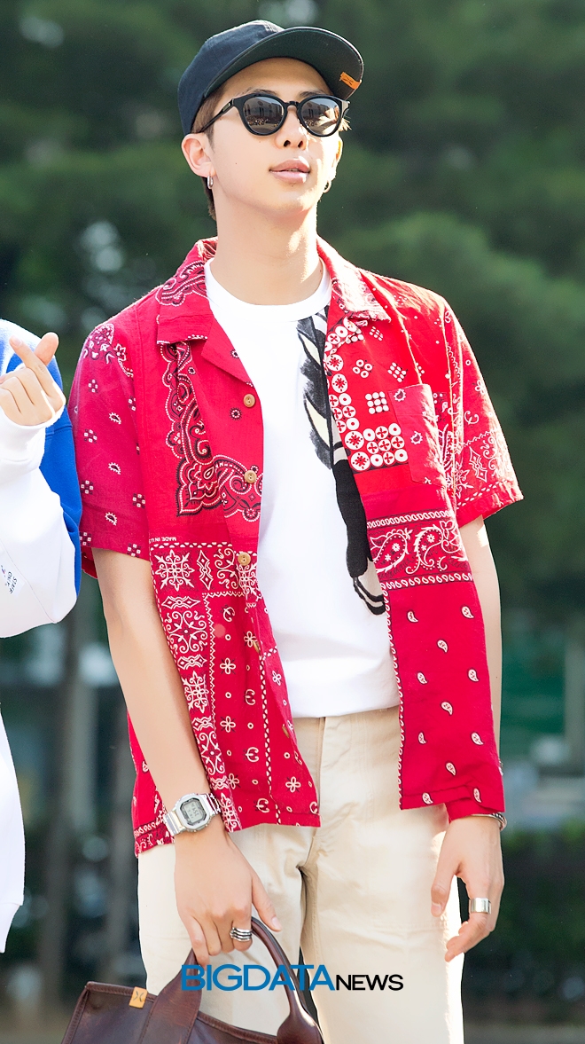 방탄소년단 RM, 뮤직뱅크 출근길 현장