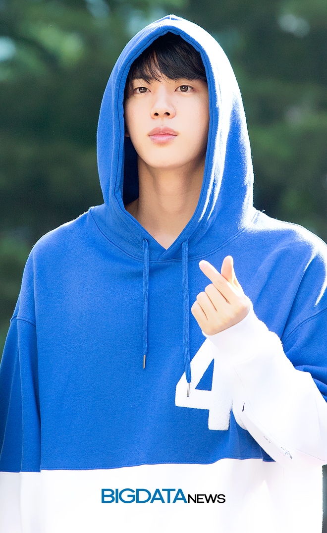 방탄소년단 진, 뮤직뱅크 출근길 현장
