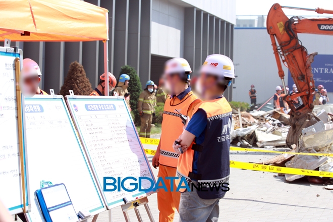 서울 용산구 한강로 2가 용산역 앞 4층짜리 상가 건물 붕괴현장
