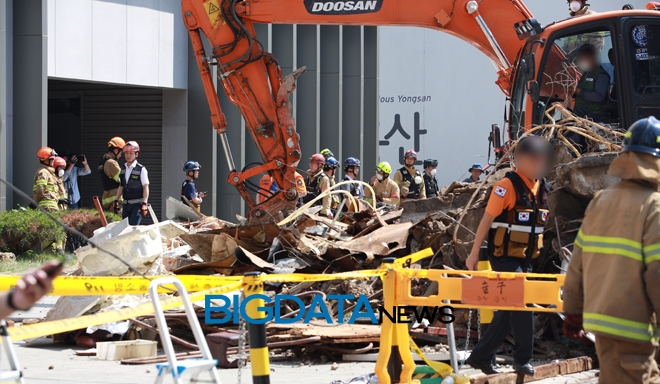 서울 용산구 한강로 2가 용산역 앞 4층짜리 상가 건물 붕괴현장