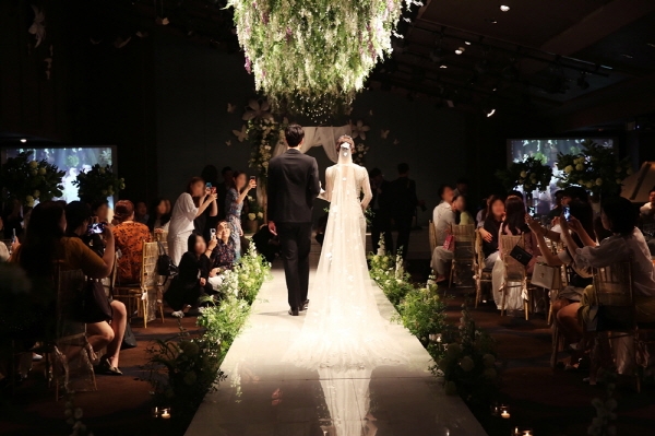 아워홈 아모리스, 특별한 웨딩 파티 열어