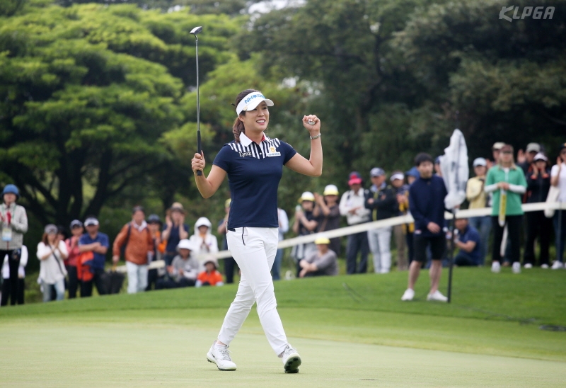 우승을 확정지은 후 환호하는 이승현. 사진=KLPGA 제공