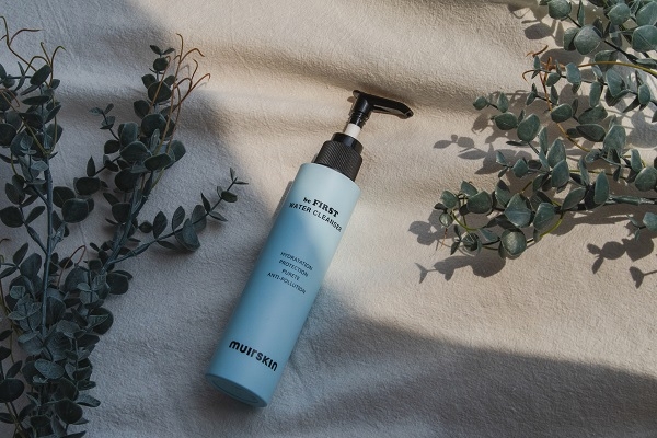 피부 트러블 및 여드름, 약산성 폼클렌징으로 화이트닝 관리