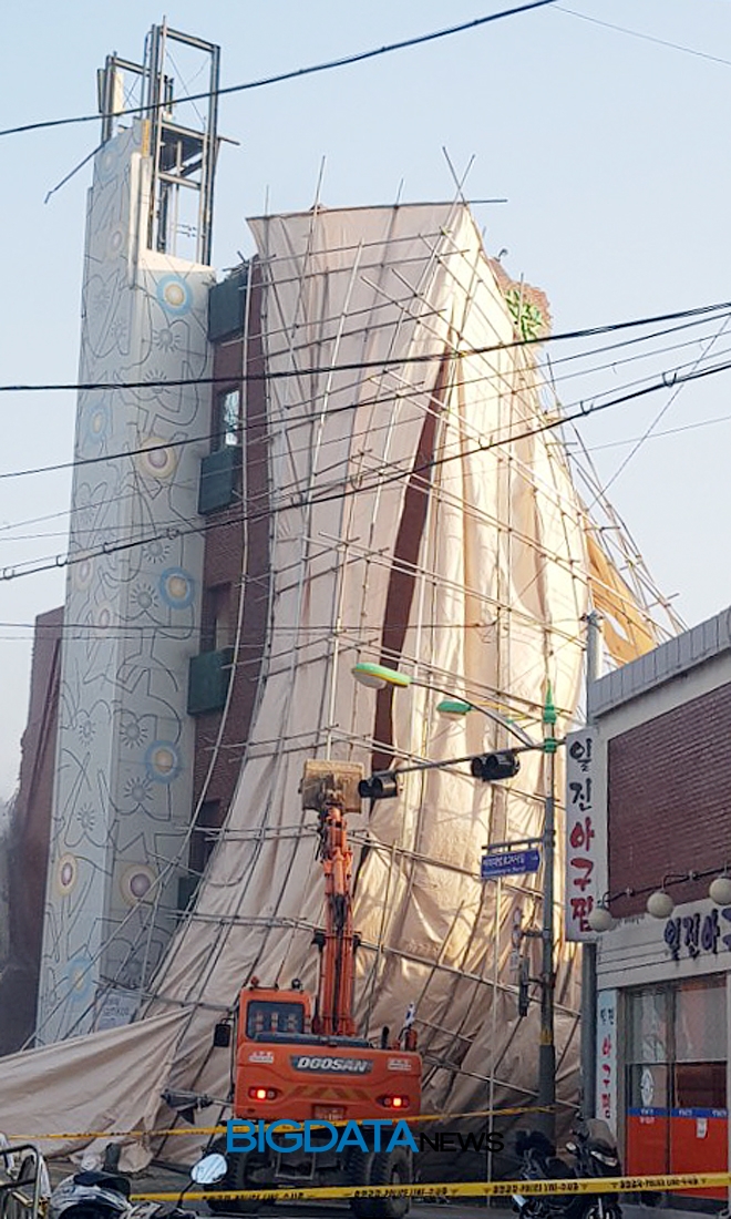 신대방2동주민센터 인근 4층 건물 철거 공사장 현장