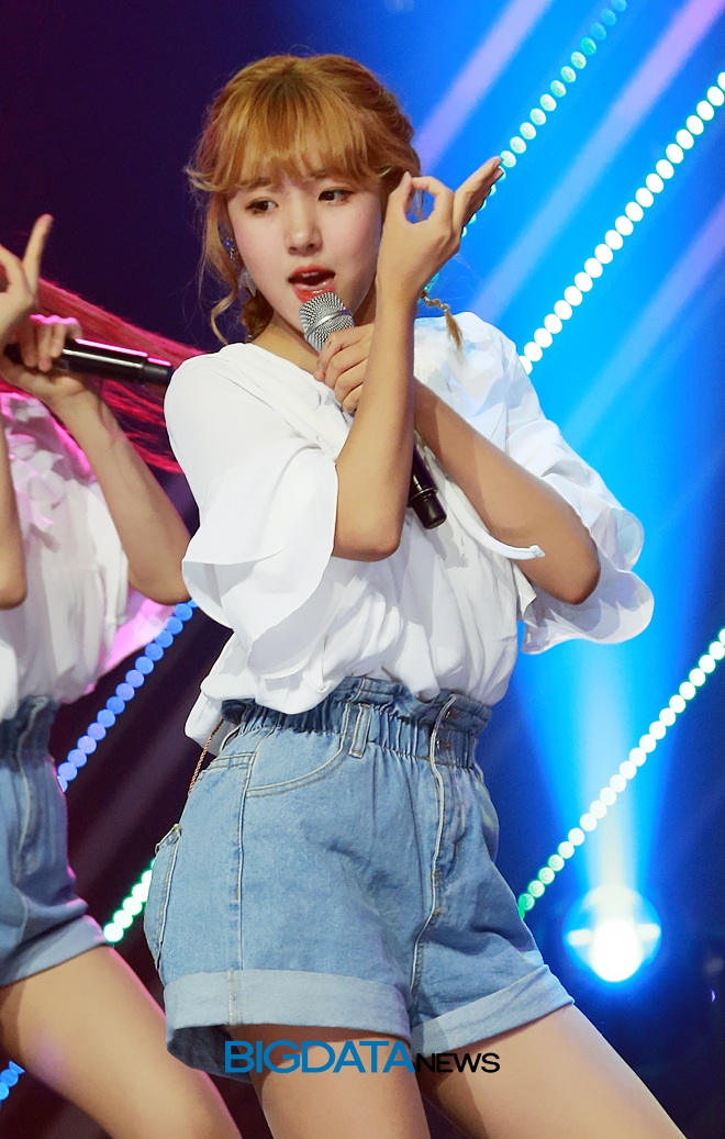 버스터즈 민정, MBC MUSIC '쇼 챔피언' 생방송 현장