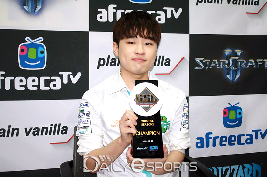 진에어 조성주 "블리즈컨까지 우승해야 진정한 본좌"