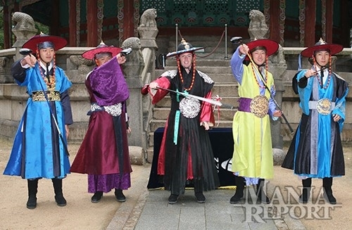 2013년 한국오픈 공식 기자회견에 참석한 로리 매킬로이. 왼쪽부터 이창우, 김대섭, 로리 매킬로이, 김태훈, 김민휘. 사진=마니아리포트DB