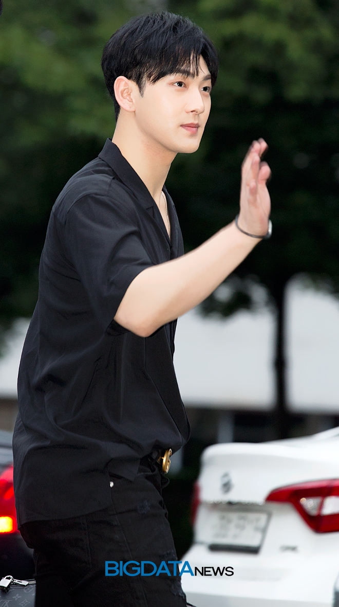 뉴이스트 W 백호, KBS 2TV 음악방송 '뮤직뱅크' 리허설 현장
