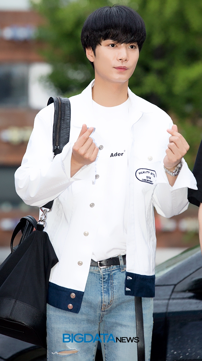 뉴이스트 W JR, KBS 2TV 음악방송 '뮤직뱅크' 리허설 현장