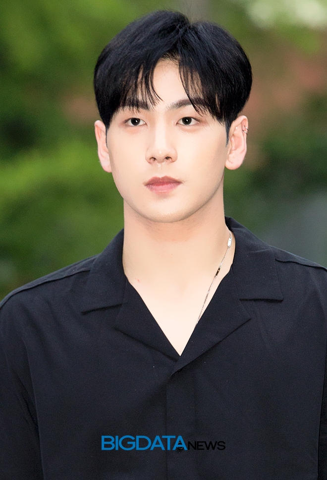 뉴이스트 W 백호, KBS 2TV 음악방송 '뮤직뱅크' 리허설 현장
