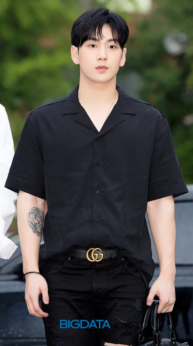 뉴이스트 W 백호, KBS 2TV 음악방송 '뮤직뱅크' 리허설 현장