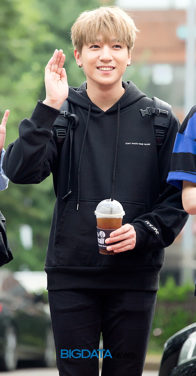 데이식스 성진, KBS 2TV 음악방송 '뮤직뱅크' 리허설 현장