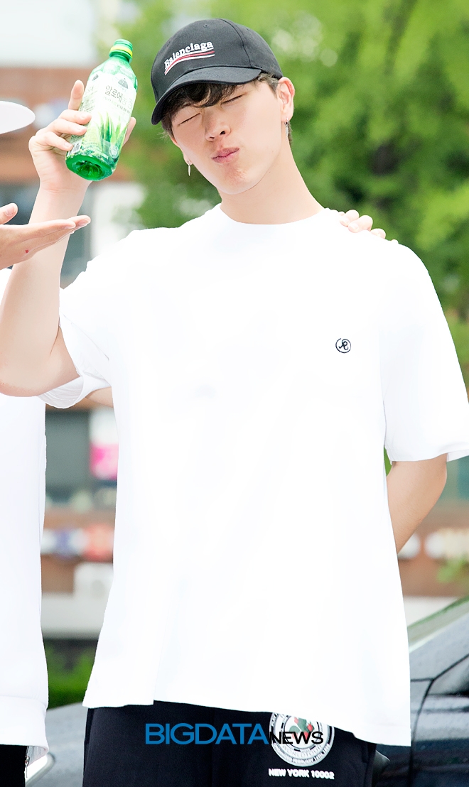 비투비 육성재, KBS 2TV 음악방송 '뮤직뱅크' 리허설 현장
