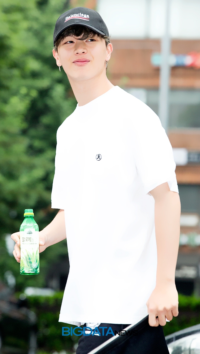 비투비 육성재, KBS 2TV 음악방송 '뮤직뱅크' 리허설 현장