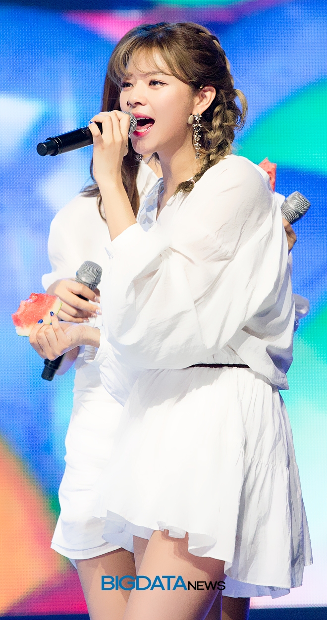 트와이스 정연, MBC MUSIC '쇼 챔피언' 생방송 현장