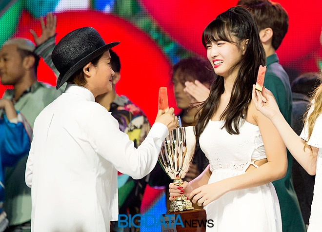 트와이스 모모, MBC MUSIC '쇼 챔피언' 생방송 현장