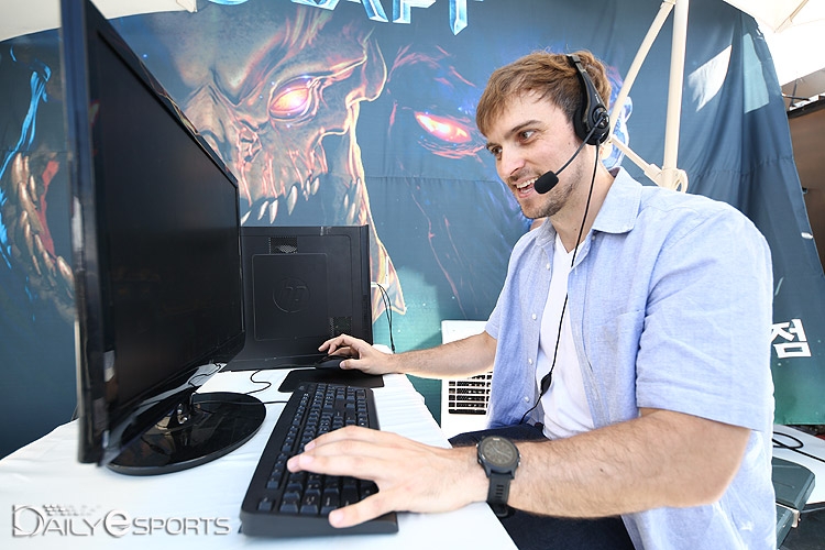 오랜만에 키보드와 마우스를 잡은 기욤 패트리.