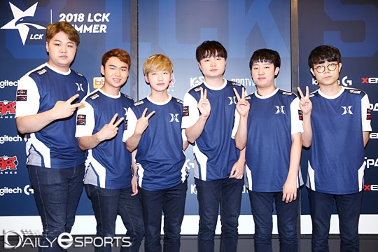 1위 그리핀과 대결하는 킹존 드래곤X.