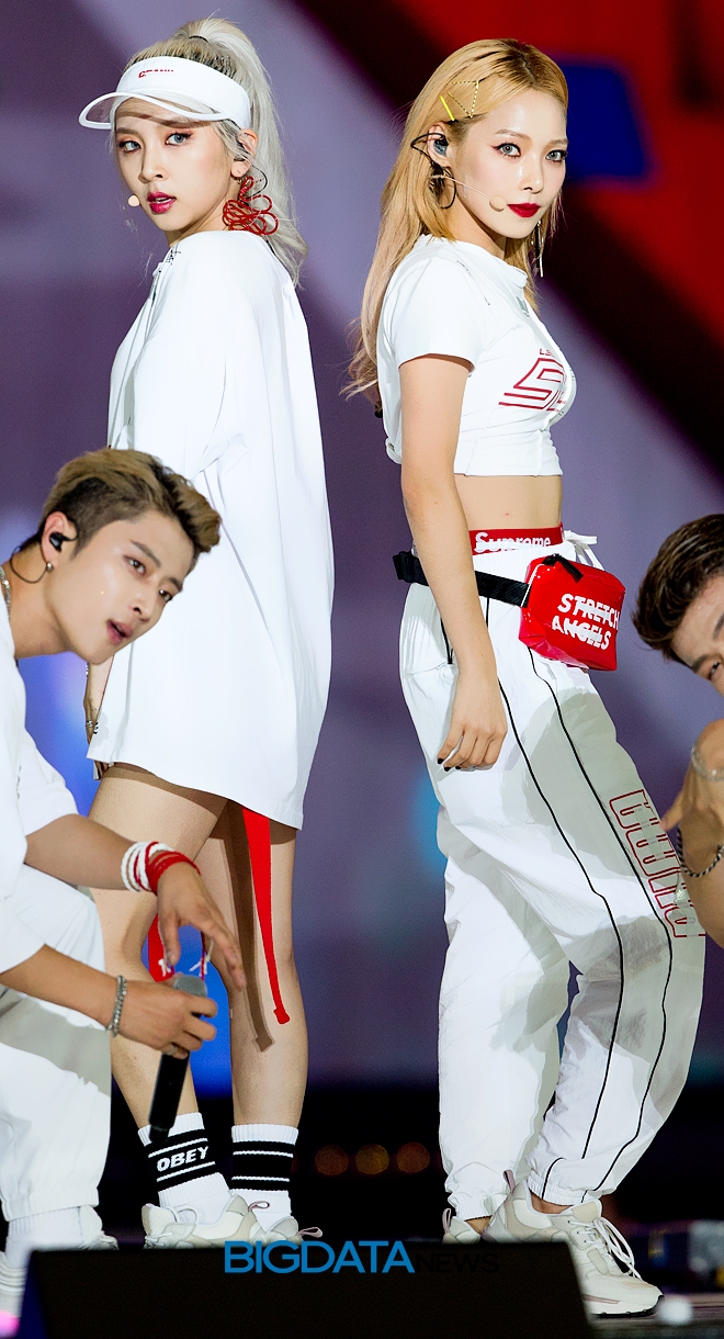 KARD 전지우-전소민, '2018 코리아 뮤직 페스티벌' 현장