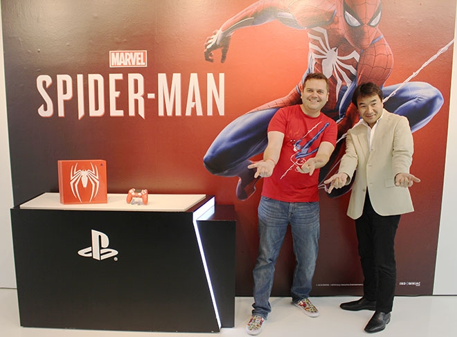 제임스 스티븐슨 인섬니악 게임즈 커뮤니티 디렉터(좌), 안도 테츠야 SEIK 대표(우).