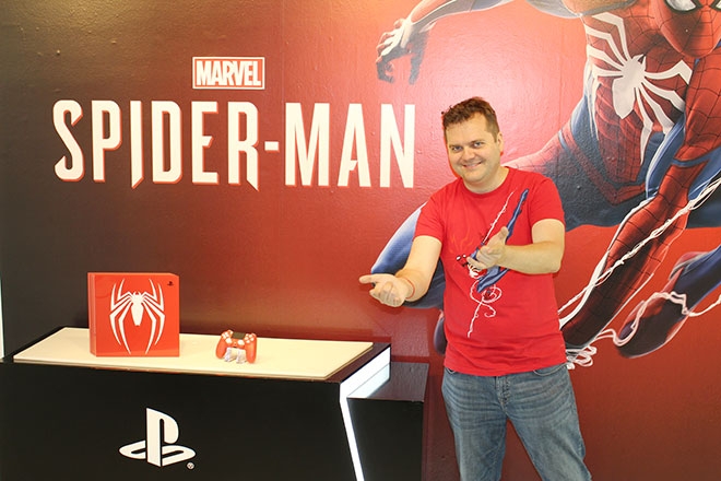 제임스 스티븐슨 인섬니악 게임즈 커뮤니티 디렉터.