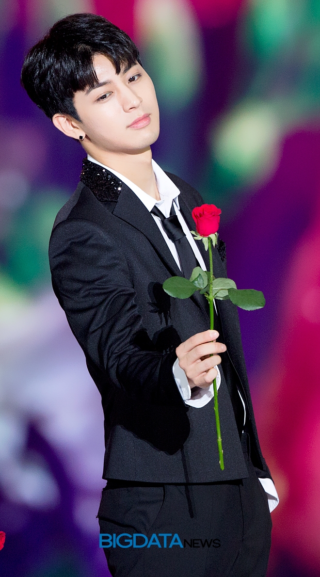 아이콘 송윤형, '2018 코리아 뮤직 페스티벌' 현장