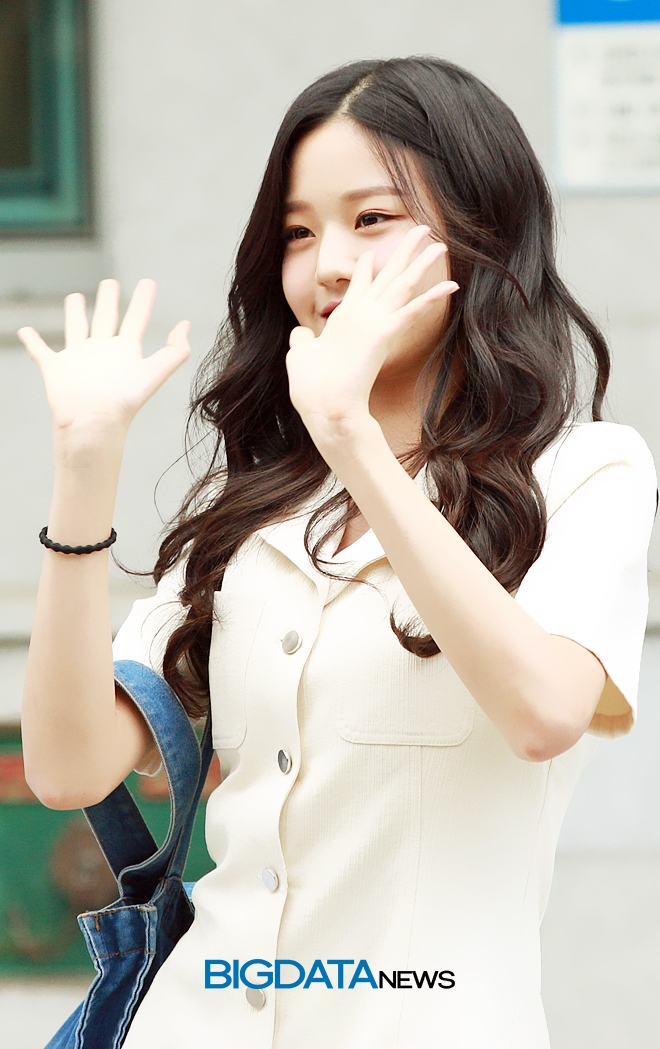 장원영, '프로듀스48'의 콘셉트 평가 출근길 현장