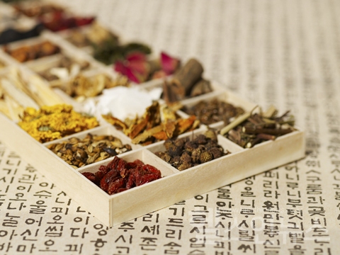 식약처, 기준치 초과 한약재 17개 품목 회수 조치