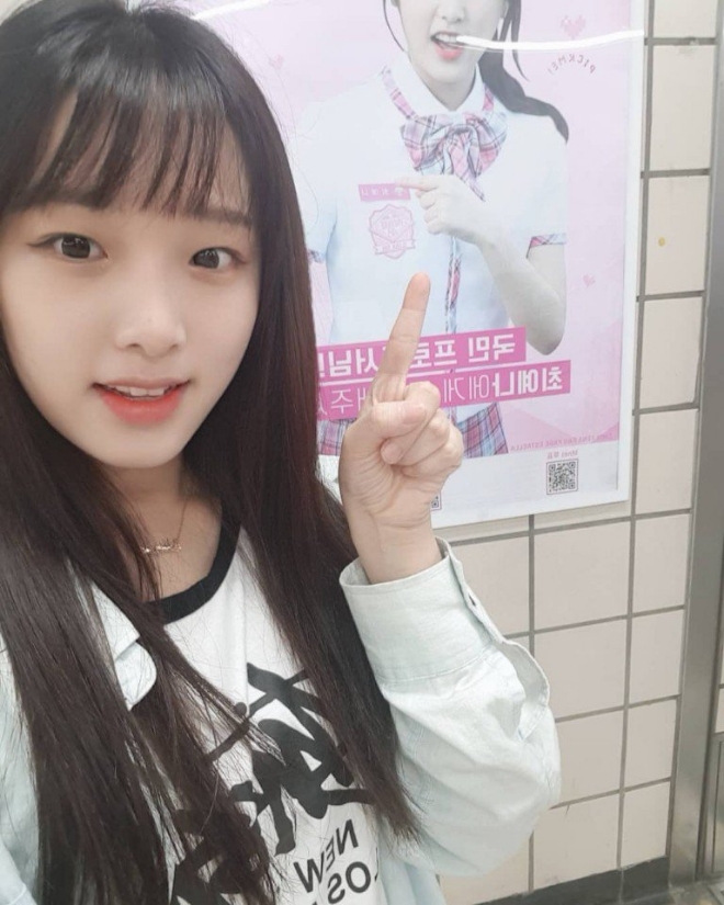위에화 연습생 최예나의 지하철 광고 인증샷