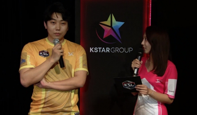 방송 인터뷰에 응하고 있는 도재욱(왼쪽, 사진=트위치 생중계 화면 캡처).