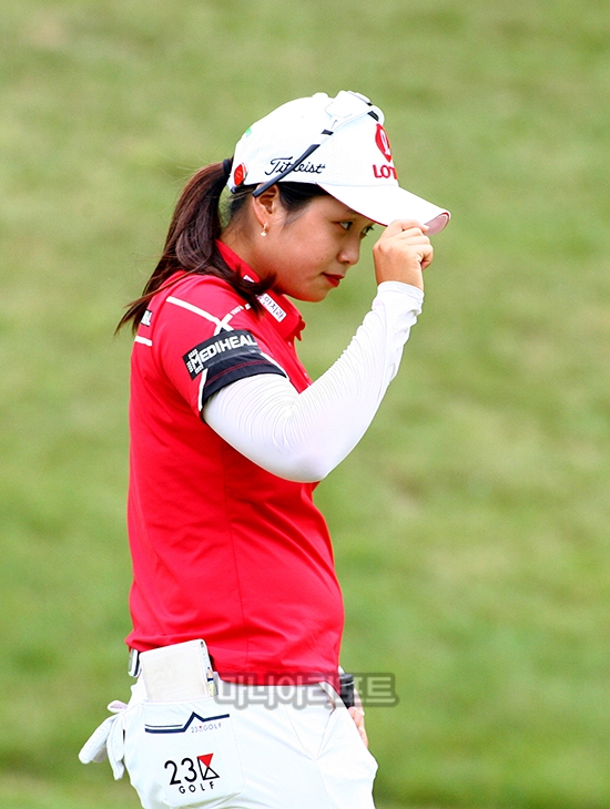 호시탐탐 선두를 노리는 최혜진