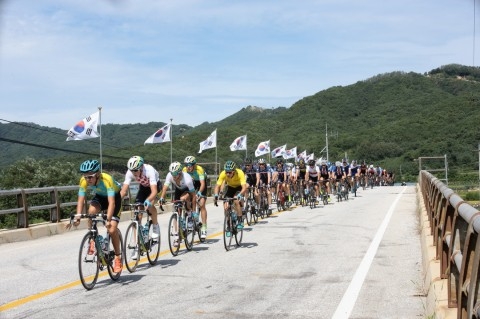 뚜르 드 디엠지(Tour de DMZ) 2018 국제자전거 대회 모습.