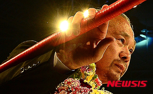 (사진=이왕표, '마지막으로 잡는 링로프'/2015뉴시스올해의사진)