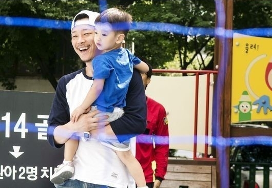 바스코, 아들 섭이와 포착…시종일관 환한 미소 ‘아들 바보’ 맞네