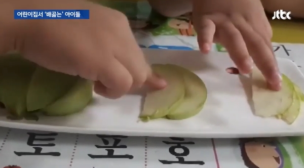 유치원 급식 폭로 "93명 먹을 국에 달걀 3개 풀어"