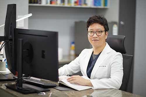 여름휴가 후 피부손상 기미, 주근깨 ‘레이저 토닝으로 진정관리’