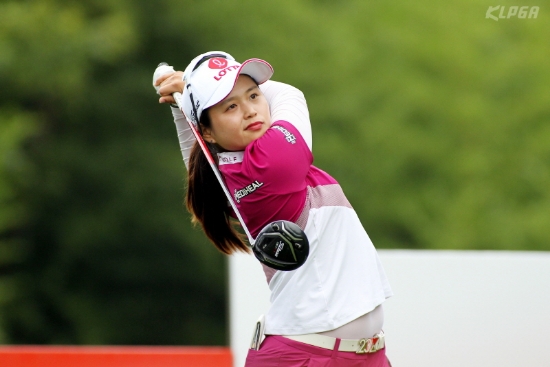 최혜진이 10번 홀 티 샷을 날리고 있다. 사진=KLPGA 제공