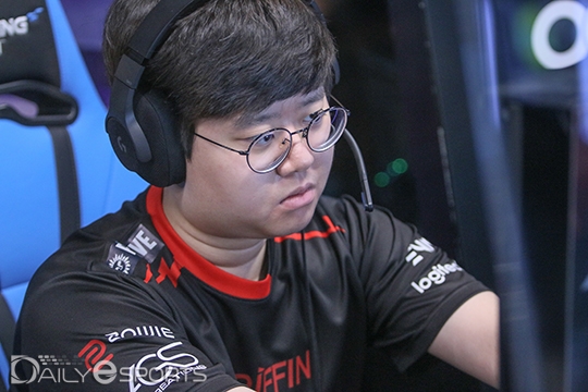 그리핀의 톱 라이너 '소드' 최성원.