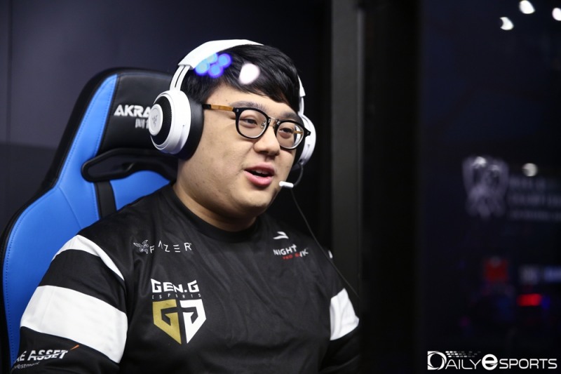 아트록스로 슈퍼 플레이를 연달아 보여준 젠지 e스포츠의 톱 랑너 '큐베' 이성진.