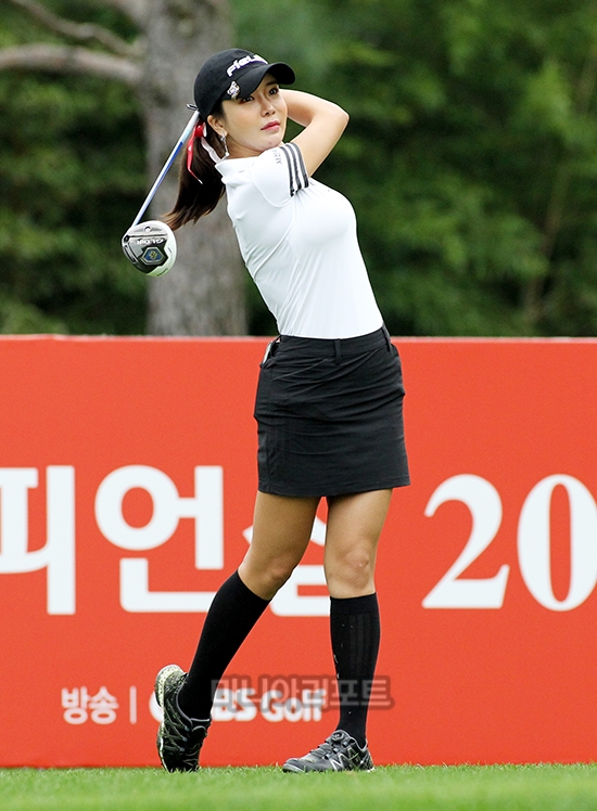 호쾌한 샷 날리는 안신애