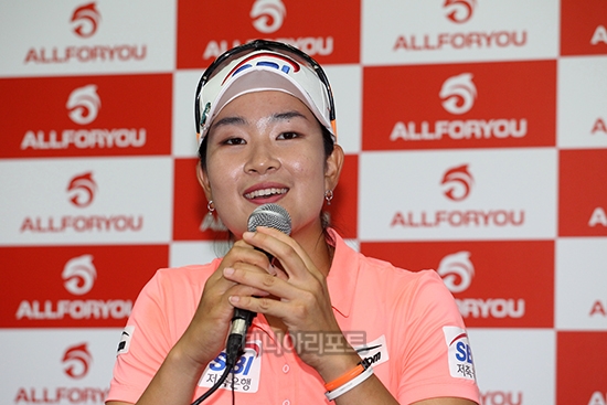 단독선두 이소영과 단독 2위 김아림 '내일 최종일 장타력 빅뱅'