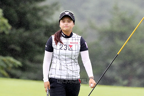 단독선두 이소영과 단독 2위 김아림 '내일 최종일 장타력 빅뱅'