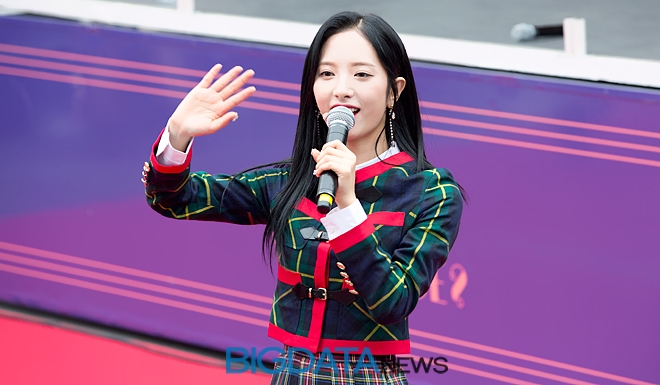 우주소녀 보나, 다섯 번째 미니 앨범 '우주 플리즈?' 발매 기념 버스킹 공연 현장