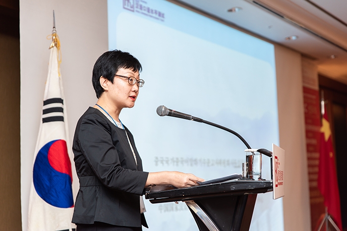 (사진=순설 중국 국가중국어말하기수준고사위원회 주임이 HKC의 시험 방법을 설명하고 있다)
