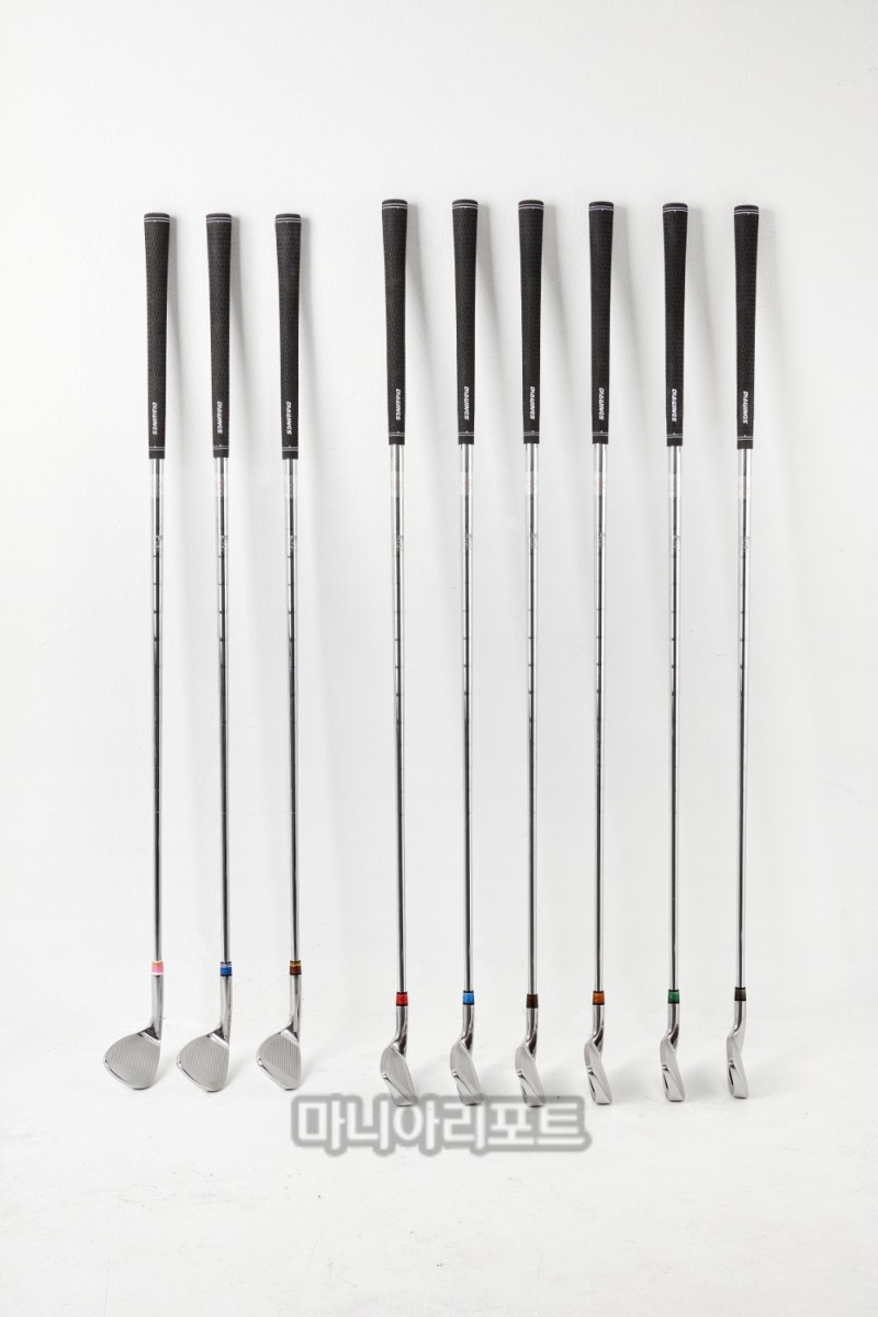다이아윙스 같은길이 아이언 모습. 5번부터 PW, 3가지 로프트의 웨지 3개가 세트를 이루고 있다. 사진제공_다이아윙스