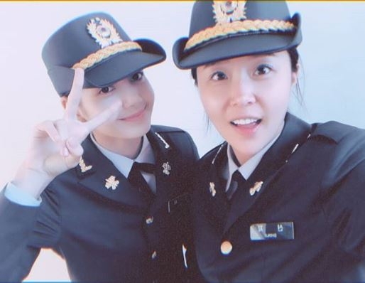 '진짜사나이300' 신지-리사, 수수한 민낯에 제복입고 훈훈한 투샷 '눈길'