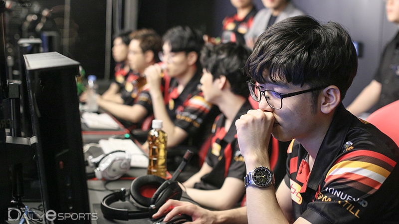 챌린저스 강등이 확정된 뒤 우울한 표정을 짓고 있는 bbq 선수들.