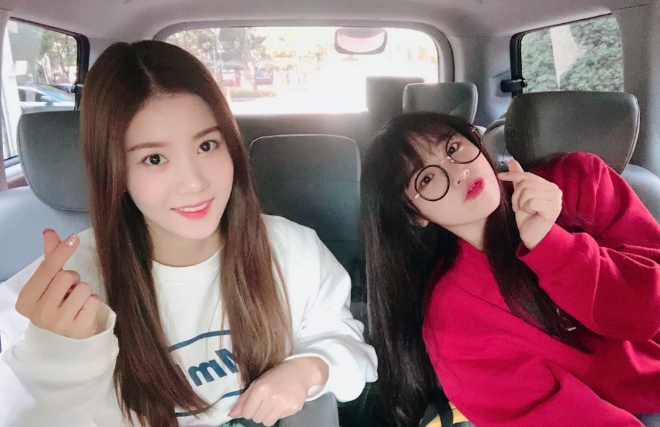 아이즈원의 권은비와 최예나