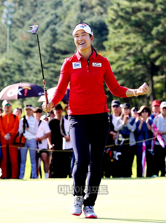 우승 확정하며 환호하는 김아림